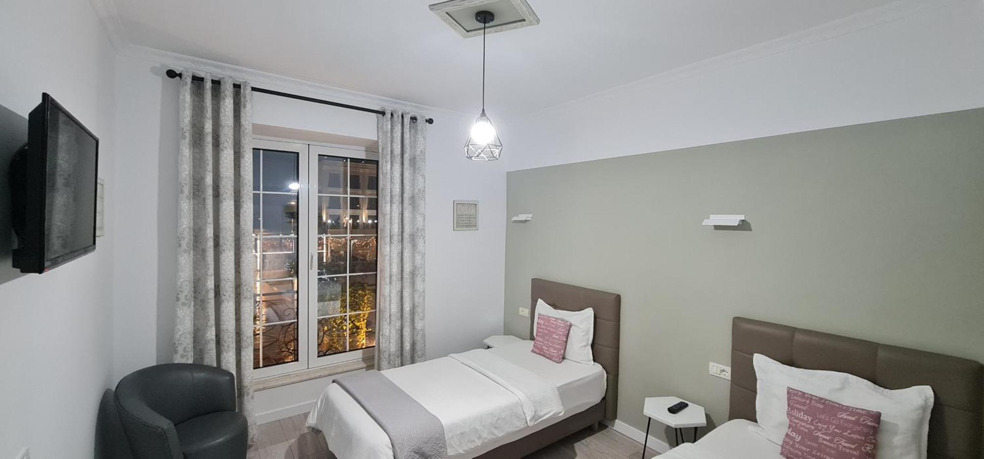 Funky Guest House & Adventures Përmet المظهر الخارجي الصورة