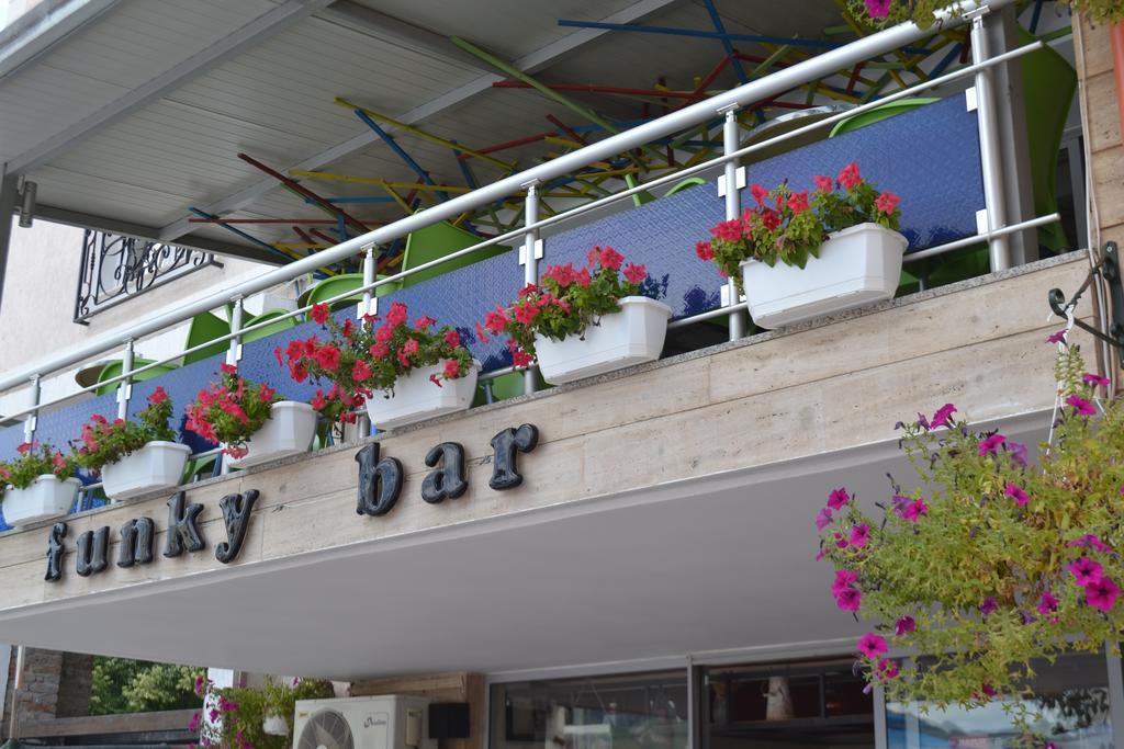 Funky Guest House & Adventures Përmet المظهر الخارجي الصورة