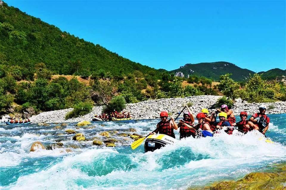 Funky Guest House & Adventures Përmet المظهر الخارجي الصورة